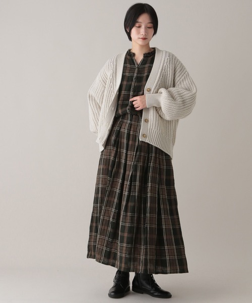 studio CLIP(スタディオクリップ)の「《natural by clip》3ゲージ 畔Vネックカーディガン(カーディガン/ボレロ・レディース・ブルー/チャコール/イエロー/ライトグレー・FREE)」の5枚目の写真