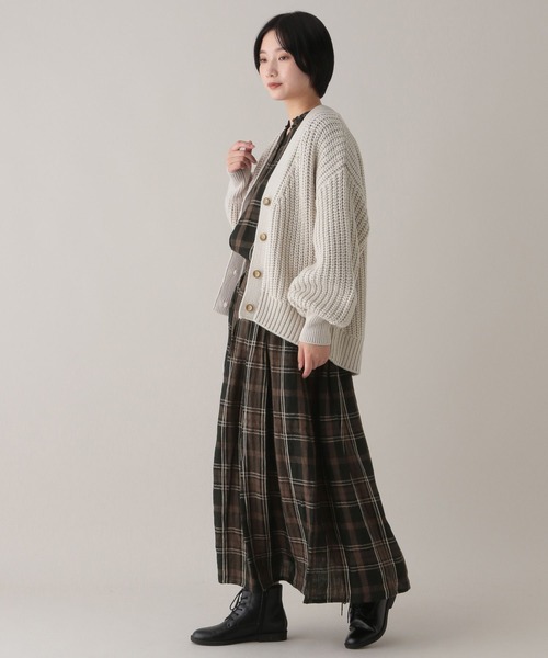 studio CLIP(スタディオクリップ)の「《natural by clip》3ゲージ 畔Vネックカーディガン(カーディガン/ボレロ・レディース・ブルー/チャコール/イエロー/ライトグレー・FREE)」の6枚目の写真