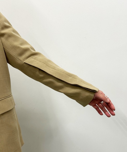 SHENERY(シーナリー)の「リネンライク袖スリットジャケット(ノーカラージャケット・レディース・ベージュ/ネイビー・FREE)」の14枚目の写真