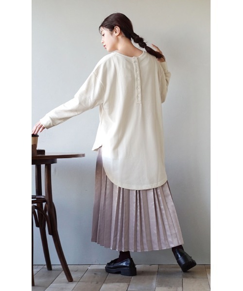 e-zakkamania stores（イーザッカマニアストアーズ）の「裏毛 バックヘンリーネック プルオーバー（Tシャツ/カットソー・レディース・ブラック/グレイッシュブルー/アイボリー・M）」の4枚目の写真