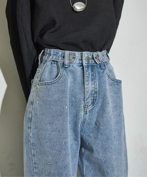 THE YOn（ザヨン）の「ラインストーンデニムパンツ（デニム
