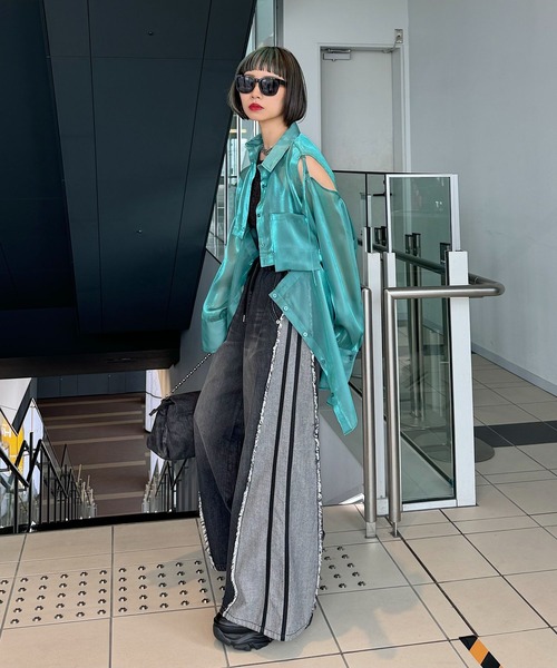 PAGEBOY(ページボーイ)の「2WAYグロッシーシアーシャツ(シャツ/ブラウス・レディース・ブラック/ターコイズブルー/グレー・FREE)」の10枚目の写真