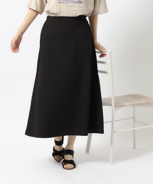 SHOO・LA・RUE(シューラルー)の「◆【無理せずキレイ】気軽に女性らしさをプラスする セミフレアスカート(スカート・レディース・オフホワイト/ブラック/ダークオリーブ・02/03/04)」の4枚目の写真