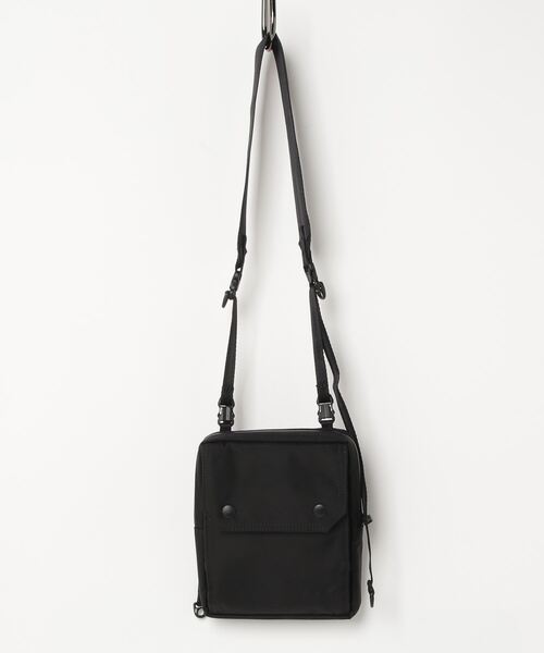 atmos pink(アトモスピンク)の「F/CE. / 420 re/cor TRAVELLER(ショルダーバッグ・メンズ・ブラック・FREE)」の1枚目の写真