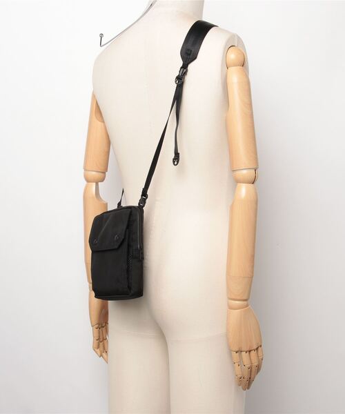 atmos pink(アトモスピンク)の「F/CE. / 420 re/cor TRAVELLER(ショルダーバッグ・メンズ・ブラック・FREE)」の5枚目の写真