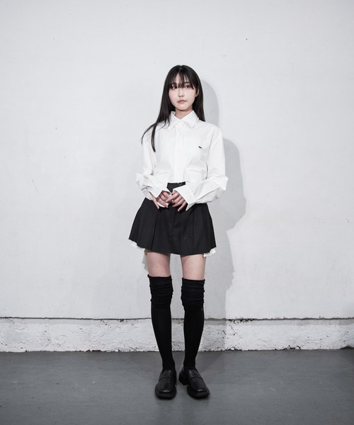 Y/lim(イリム)の「ロゴ刺繍カットオフクロップドシャツ(シャツ/ブラウス・レディース・ブルー/オフホワイト・FREE)」の6枚目の写真
