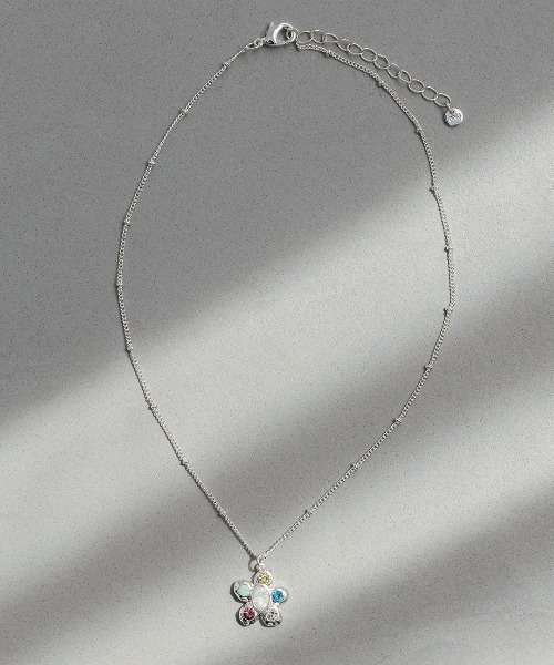 ANU（アヌ）の「joy's flower necklace - ジョイズフラワーネックレス（ネックレス・レディース・シルバー/ゴールド・FREE）」の8枚目の写真