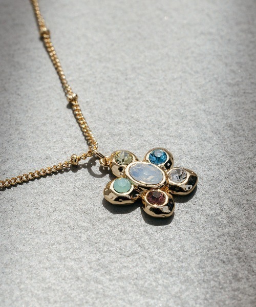 ANU（アヌ）の「joy's flower necklace - ジョイズフラワーネックレス（ネックレス・レディース・シルバー/ゴールド・FREE）」の11枚目の写真