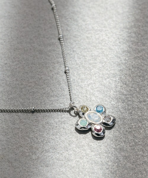 ANU（アヌ）の「joy's flower necklace - ジョイズフラワーネックレス（ネックレス・レディース・シルバー/ゴールド・FREE）」の9枚目の写真