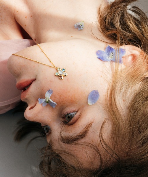 ANU（アヌ）の「joy's flower necklace - ジョイズフラワーネックレス（ネックレス・レディース・シルバー/ゴールド・FREE）」の6枚目の写真