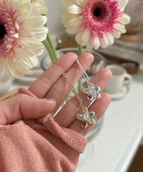 ANU（アヌ）の「joy's flower necklace - ジョイズフラワーネックレス（ネックレス・レディース・シルバー/ゴールド・FREE）」の12枚目の写真