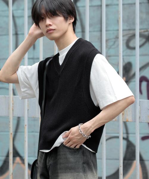 SENSE OF PLACE by URBAN RESEARCH（センスオブプレイスバイアーバンリサーチ）の「アゼアミクロップドニットベスト（ベスト・メンズ・ブラック/グレー・MEDIUM/LARGE）」の2枚目の写真