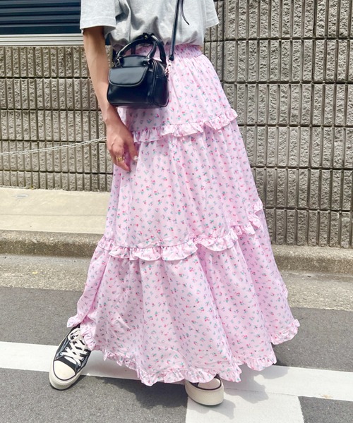 √nuage（ルートニュアージュ）の「小花柄フリルティアードロング