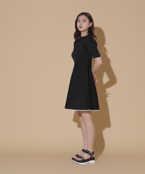 JILL by JILL STUART（ジルバイジルスチュアート）の「◇バイカラーフレアミニニットワンピース（ワンピース・レディース・グレー/ブラック・FREE）」の5枚目の写真