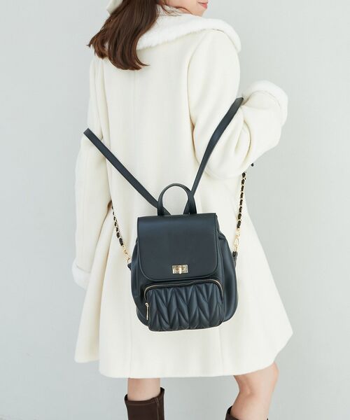 MAJESTIC LEGON(マジェスティックレゴン)の「クラシカルキルティングリュック(バックパック/リュック・レディース・アイボリー/ブラック/グレイッシュベージュ・FREE)」の7枚目の写真