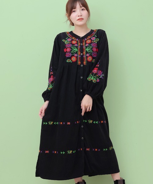 チチカカ(チチカカ)の「Rico メヒコフラワー刺繍コーデュロイワンピース(ワンピース・レディース・グリーン/グレー/ブラック・FREE)」の2枚目の写真
