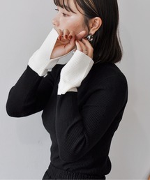 バイカラー配色スリット袖ハイネックリブニット