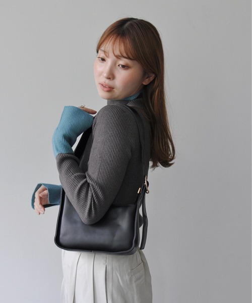 Meli rich（メリーリッチ）の「バイカラー配色スリット袖ハイネックリブニット（ニット/セーター・レディース・アイボリー/ブラック/グレー/チャコールグレー・FREE）」の13枚目の写真