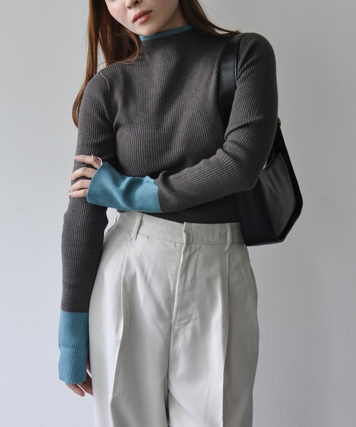 Meli rich（メリーリッチ）の「バイカラー配色スリット袖ハイネックリブニット（ニット/セーター・レディース・アイボリー/ブラック/グレー/チャコールグレー・FREE）」の17枚目の写真