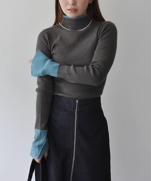 Meli rich（メリーリッチ）の「バイカラー配色スリット袖ハイネックリブニット（ニット/セーター・レディース・アイボリー/ブラック/グレー/チャコールグレー・FREE）」の6枚目の写真