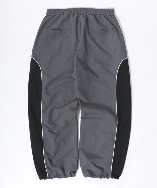 Mark Gonzales（マーク・ゴンザレス）の「MARK GONZALES ARTWORK COLLECTION/マークゴンザレス 別注 オーバーサイズ パイピング ナイロンパンツ/トラックパンツ/レディース メンズ（その他パンツ・メンズ・グレー/ネイビー/ブラック・XL/L/M）」の7枚目の写真
