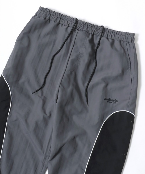 Mark Gonzales（マーク・ゴンザレス）の「MARK GONZALES ARTWORK COLLECTION/マークゴンザレス 別注 オーバーサイズ パイピング ナイロンパンツ/トラックパンツ/レディース メンズ（その他パンツ・メンズ・グレー/ネイビー/ブラック・XL/L/M）」の11枚目の写真