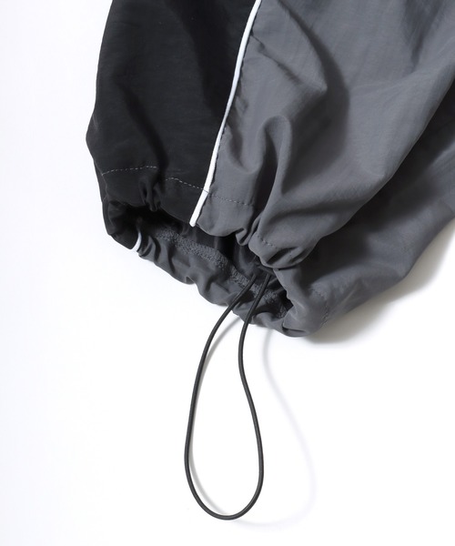 Mark Gonzales（マーク・ゴンザレス）の「MARK GONZALES ARTWORK COLLECTION/マークゴンザレス 別注 オーバーサイズ パイピング ナイロンパンツ/トラックパンツ/レディース メンズ（その他パンツ・メンズ・グレー/ネイビー/ブラック・XL/L/M）」の20枚目の写真