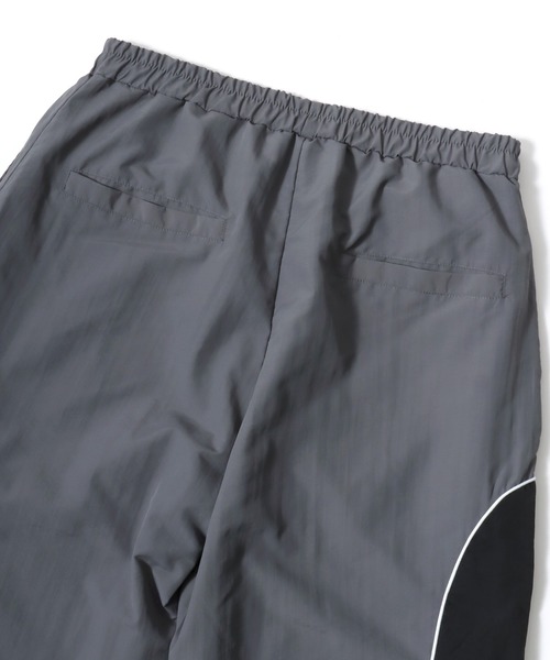Mark Gonzales（マーク・ゴンザレス）の「MARK GONZALES ARTWORK COLLECTION/マークゴンザレス 別注 オーバーサイズ パイピング ナイロンパンツ/トラックパンツ/レディース メンズ（その他パンツ・メンズ・グレー/ネイビー/ブラック・XL/L/M）」の17枚目の写真