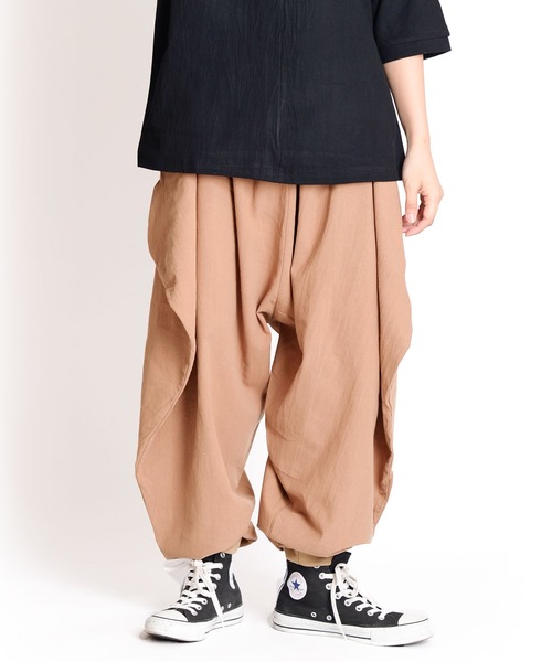 MARAI（マーライ）の「無地 変形バルーンサルエルパンツ（その他パンツ・レディース・ネイビー/ブラウン/ブラック/グリーン/ベージュ/ブルー/グレー・FREE）」の4枚目の写真