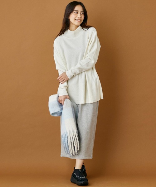 INED CLARO（イネドクラロ）の「圧縮ナロースカート（スカート・レディース・チャコールグレー/グレイッシュベージュ・フリー）」の4枚目の写真