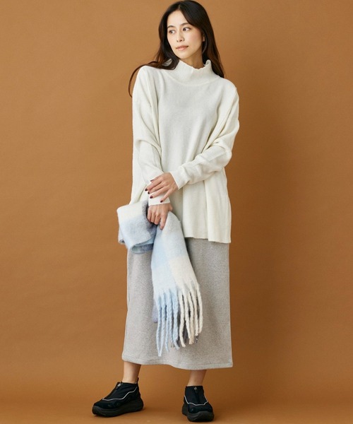 INED CLARO（イネドクラロ）の「圧縮ナロースカート（スカート・レディース・チャコールグレー/グレイッシュベージュ・フリー）」の5枚目の写真