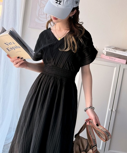 大人の抜け感エレガント。シアーストライプ素材ウエストシャーリングV