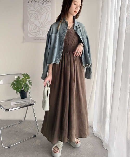 大人の抜け感エレガント。シアーストライプ素材ウエストシャーリングV