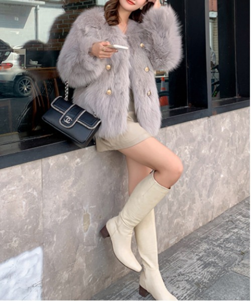 gossip!ロサンゼルス(ゴシップロサンゼルス)の「Vネック 中綿 イミテーションファーコート(テーラードジャケット・レディース・オフホワイト/グレー/ブラック/ベージュ・FREE)」の7枚目の写真