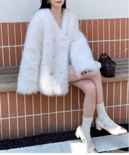 gossip！ロサンゼルス（ゴシップロサンゼルス）の「Vネック 中綿