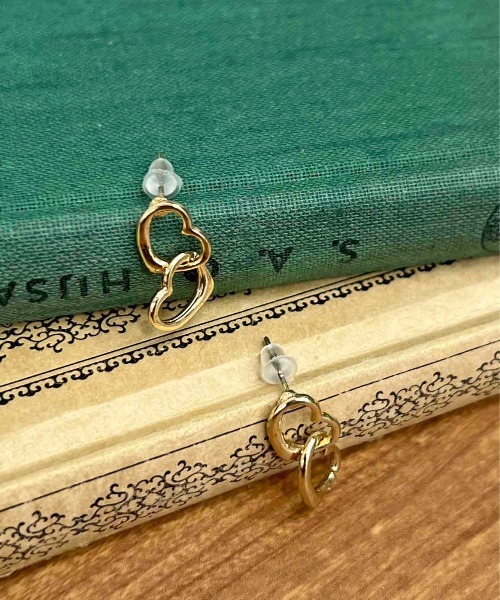 apres jour clair(アプレジュールクレア)の「【apres jour clair×ARIAZ】二連ハートピアス(ピアス(両耳用)・レディース・シルバー/ゴールド・FREE)」の4枚目の写真