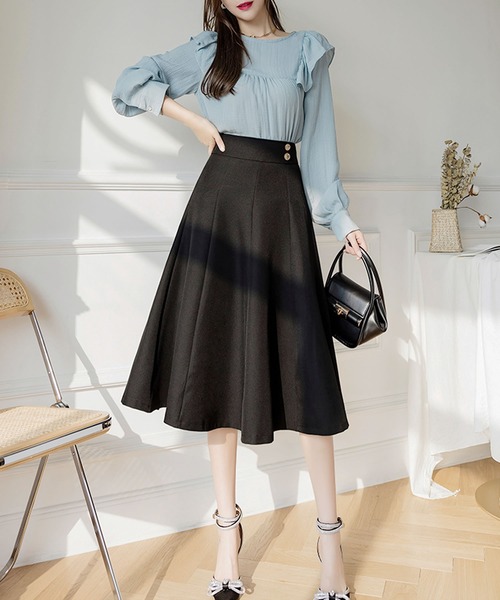 Grandeir(グランディール)の「飾りボタン付きミモレ丈フレアスカート(スカート・レディース・ブラック/ベージュ・MEDIUM)」の3枚目の写真