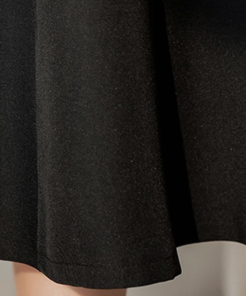 Grandeir(グランディール)の「飾りボタン付きミモレ丈フレアスカート(スカート・レディース・ブラック/ベージュ・MEDIUM)」の8枚目の写真