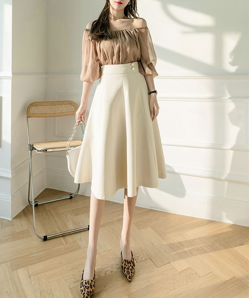 Grandeir(グランディール)の「飾りボタン付きミモレ丈フレアスカート(スカート・レディース・ブラック/ベージュ・MEDIUM)」の11枚目の写真