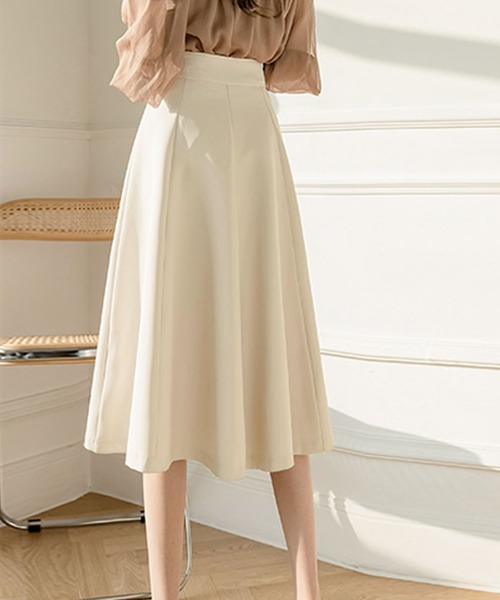 Grandeir(グランディール)の「飾りボタン付きミモレ丈フレアスカート(スカート・レディース・ブラック/ベージュ・MEDIUM)」の12枚目の写真