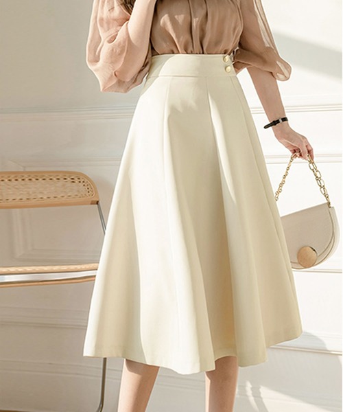 Grandeir(グランディール)の「飾りボタン付きミモレ丈フレアスカート(スカート・レディース・ブラック/ベージュ・MEDIUM)」の13枚目の写真