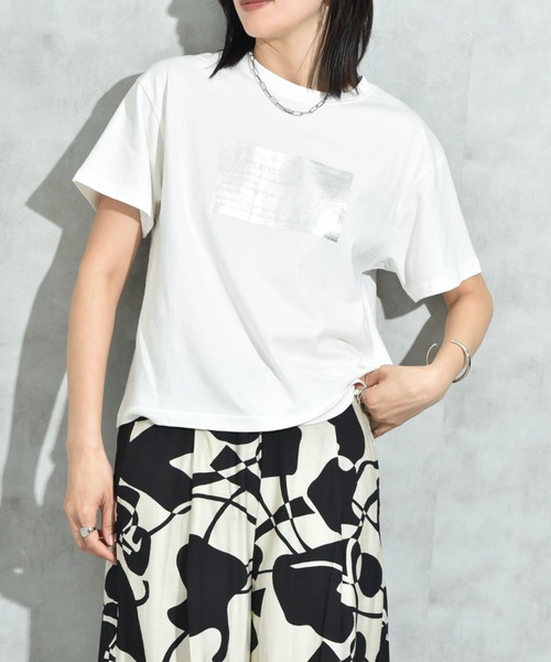 INTERPLANET(インタープラネット)の「箔プリントロゴT(Tシャツ/カットソー・レディース・チャコールグレー/グレイッシュベージュ/オフホワイト・FREE)」の7枚目の写真