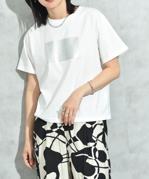 INTERPLANET(インタープラネット)の「箔プリントロゴT(Tシャツ/カットソー・レディース・チャコールグレー/グレイッシュベージュ/オフホワイト・FREE)」の9枚目の写真