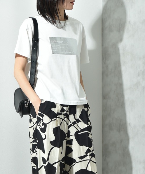 INTERPLANET(インタープラネット)の「箔プリントロゴT(Tシャツ/カットソー・レディース・チャコールグレー/グレイッシュベージュ/オフホワイト・FREE)」の6枚目の写真