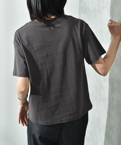 INTERPLANET(インタープラネット)の「箔プリントロゴT(Tシャツ/カットソー・レディース・チャコールグレー/グレイッシュベージュ/オフホワイト・FREE)」の21枚目の写真