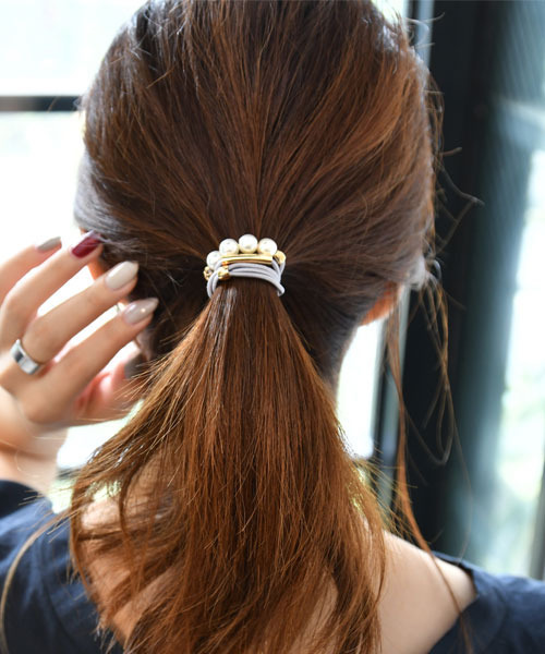 Phoebe(フィービィー)の「パールラインコンビヘアブレス グレー(ヘアゴム・レディース・グレー・FREE)」の1枚目の写真