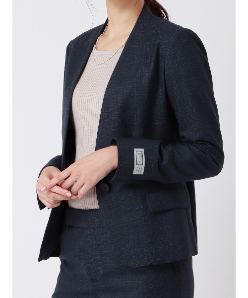 SUIT SQUARE（スーツスクエア）の「ジャケット Vカラー ウォッシャブル ストレッチ マイクロチェック セットアップ（スーツジャケット・レディース・ネイビー・38(9号)/36(7号)/34(5号)/40(11号)/42(13号)）」の7枚目の写真