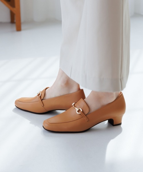 HIMIKO(ヒミコ)の「【Made in Japan】【HIMIKO】【撥水】ビットデザインヒールローファー/605003(パンプス・レディース・ネイビー/ライトグレー/ブラック/ブラウン・22.0cm/22.5cm/23.5cm/24.0cm/24.5cm/25.0cm/26.5cm/21.5cm/23.0cm/25.5cm/26.0cm)」の3枚目の写真