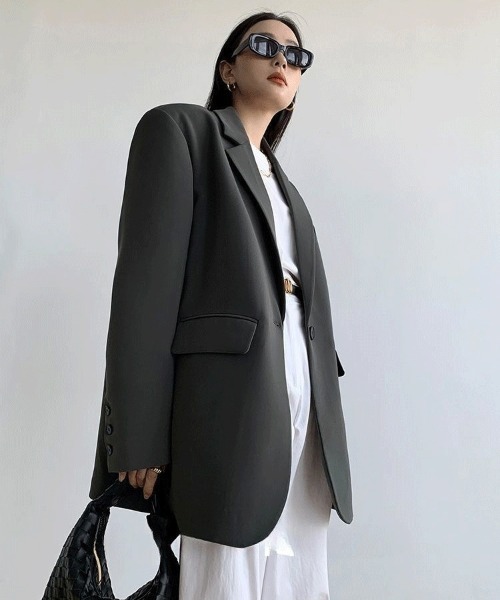 WEGO（ウィゴー）の「WEGO/【定番シルエット】ミドル丈テーラードジャケット（テーラードジャケット・レディース・グレー/ブラック・MEDIUM/LARGE/SMALL）」の3枚目の写真