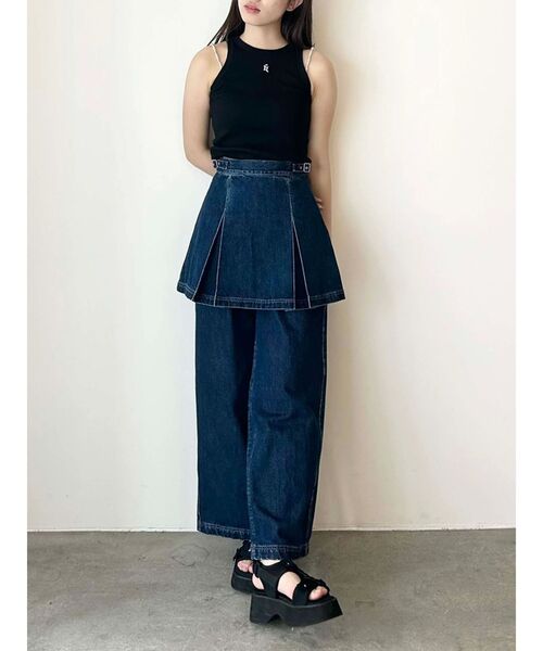 CALNAMUR(カルナムール)の「DENIM TUCK MINI SK/デニムタックミニスカート(スカート・レディース・ライトブルー/インディゴブルー・SMALL/MEDIUM)」の7枚目の写真